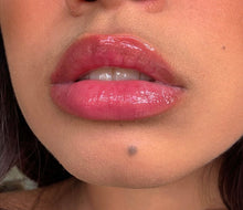 Load image into Gallery viewer, kiss me
